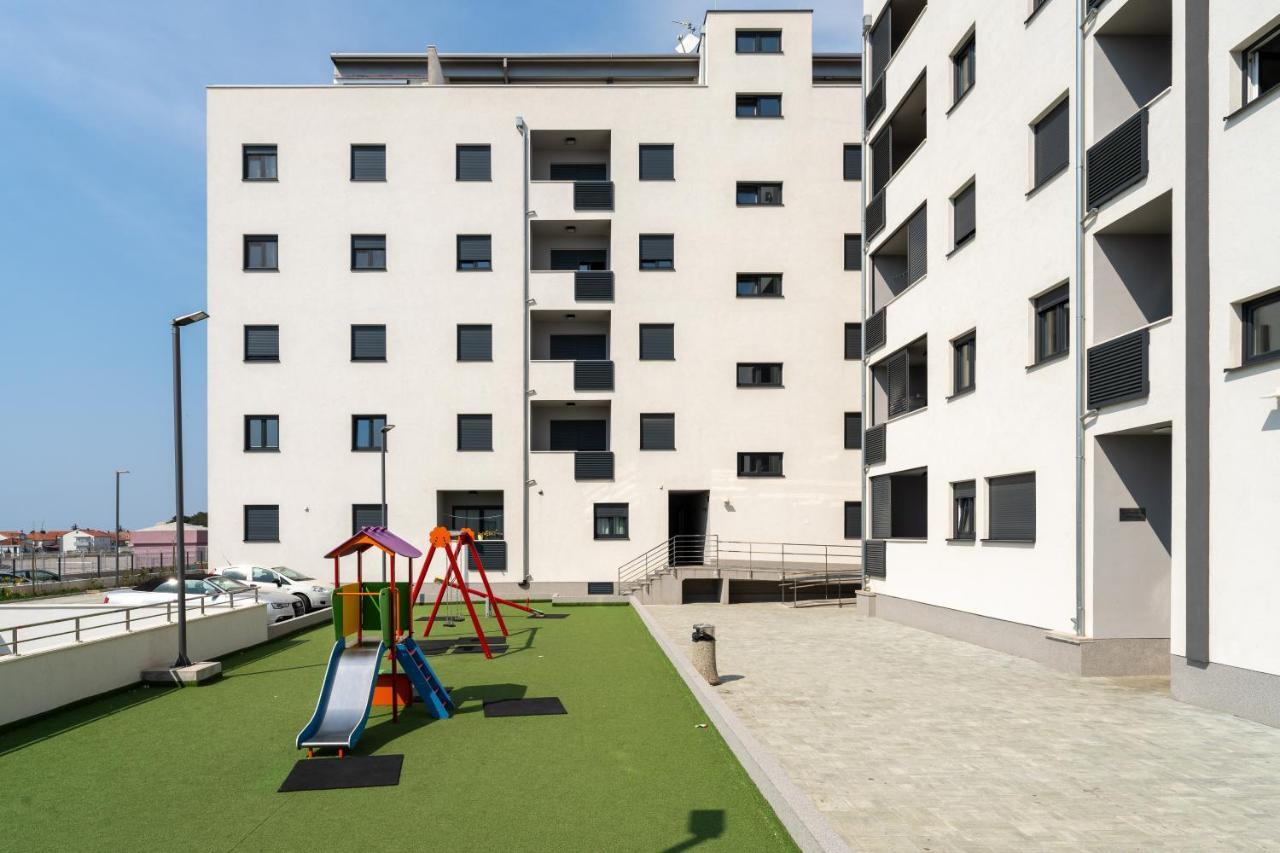Apartment Roni + Besplatan Parking Zadar Exteriör bild