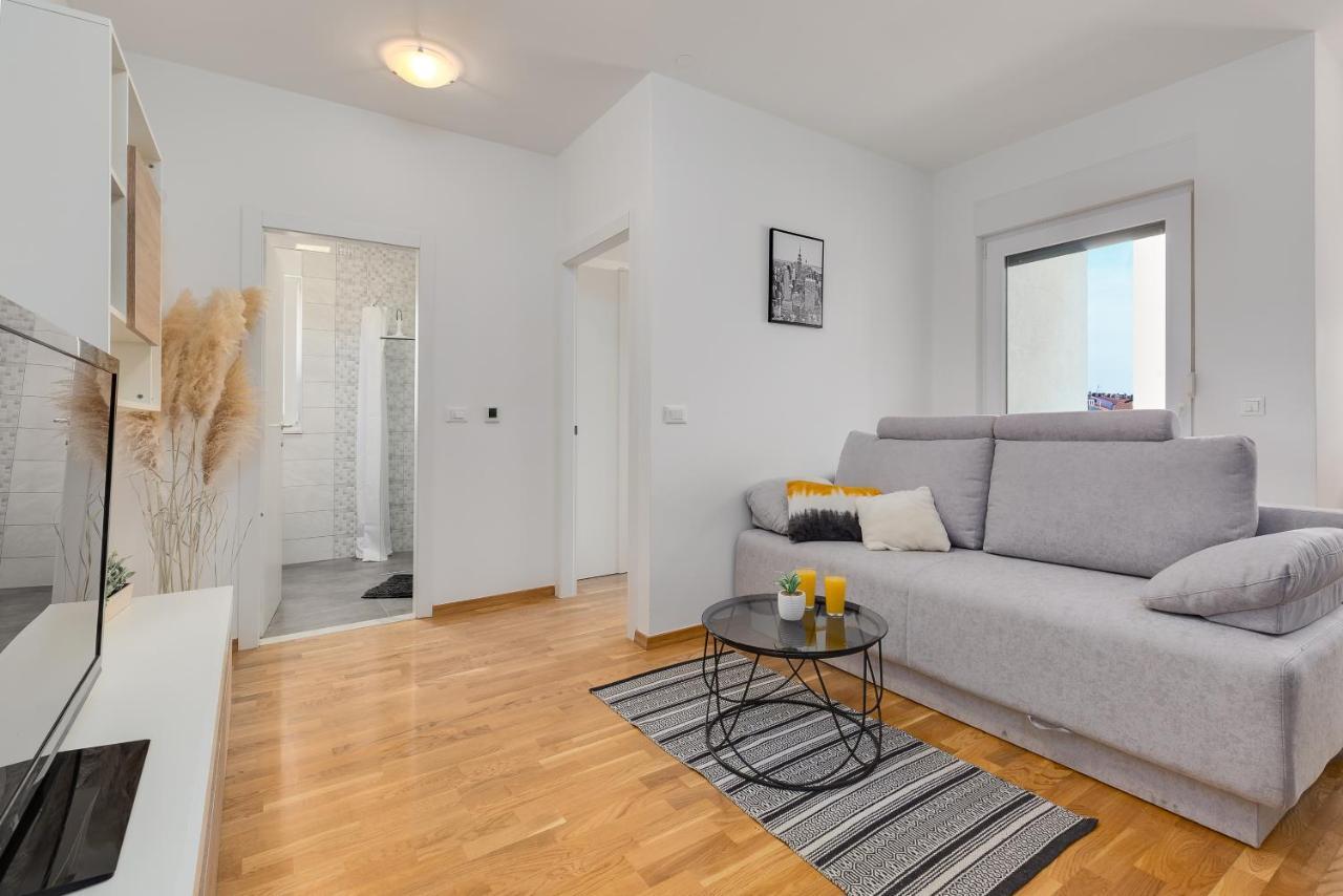 Apartment Roni + Besplatan Parking Zadar Exteriör bild