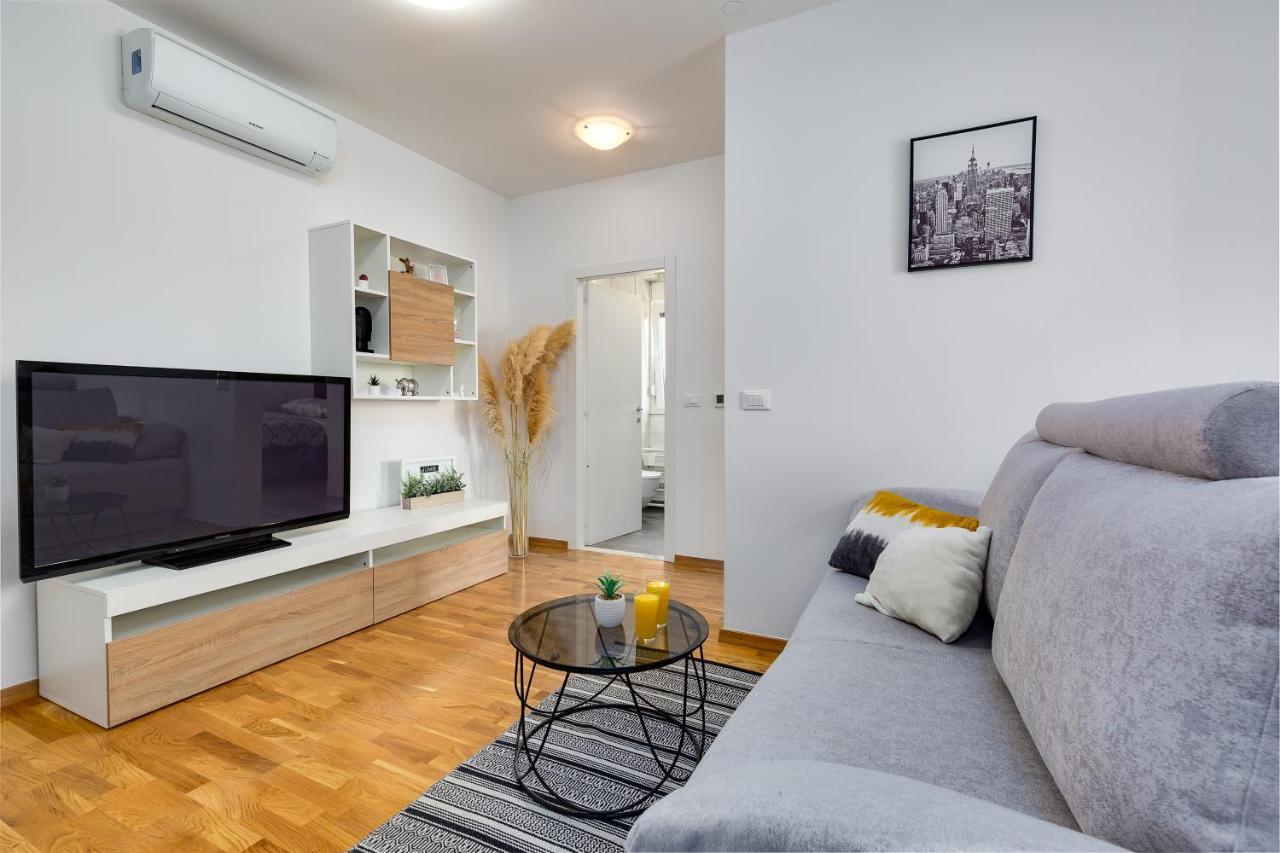 Apartment Roni + Besplatan Parking Zadar Exteriör bild