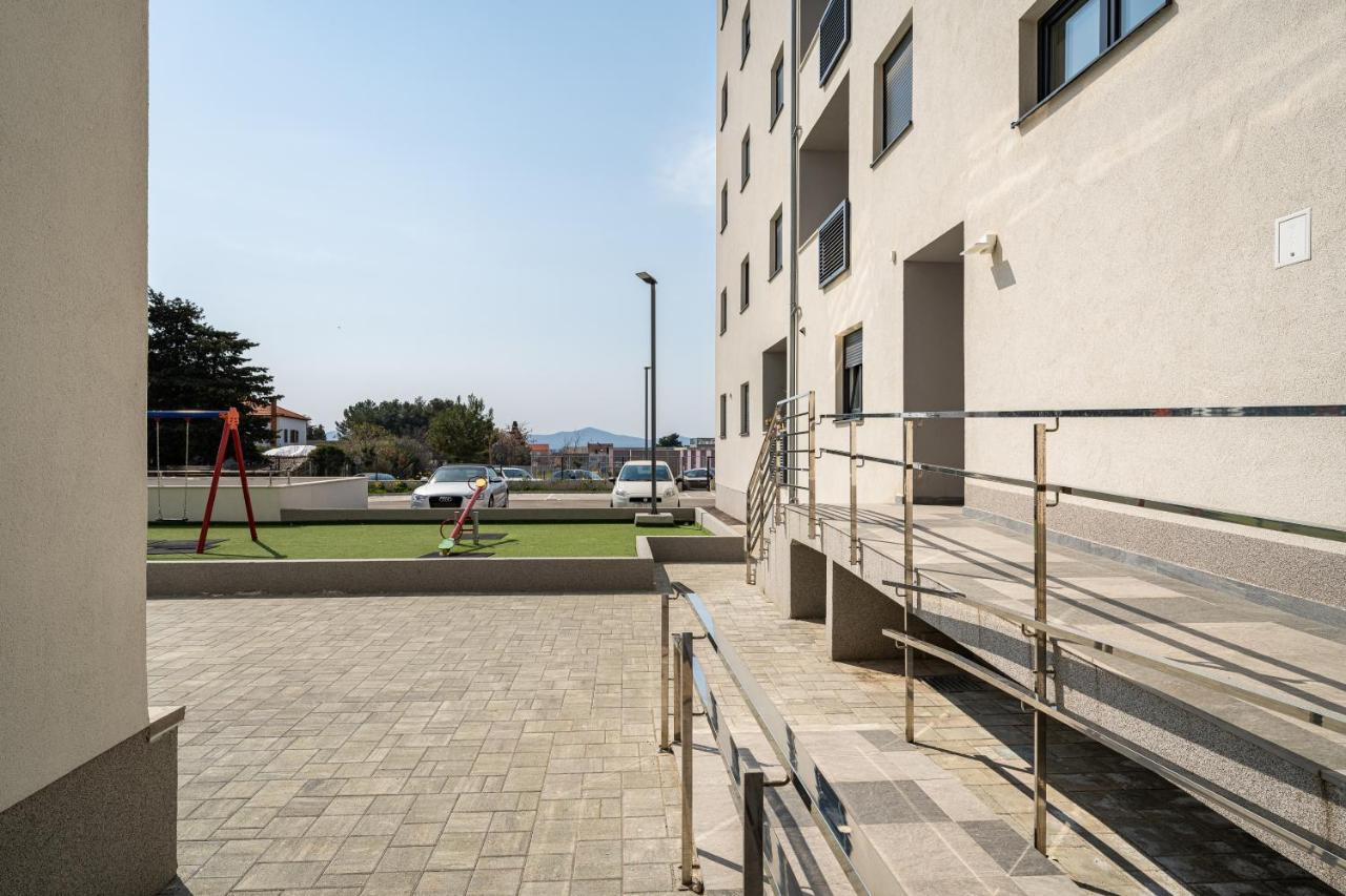 Apartment Roni + Besplatan Parking Zadar Exteriör bild