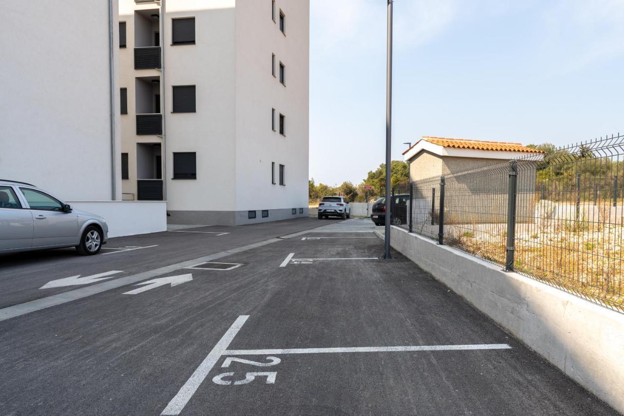 Apartment Roni + Besplatan Parking Zadar Exteriör bild