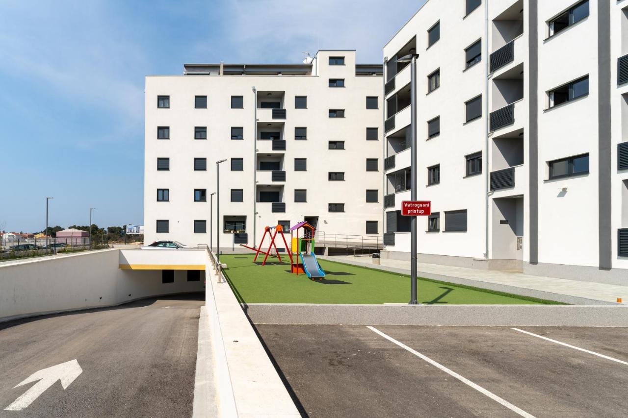 Apartment Roni + Besplatan Parking Zadar Exteriör bild